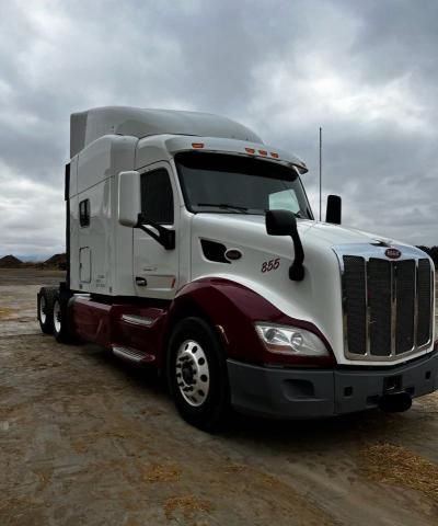 2015 Peterbilt 579-Trucks