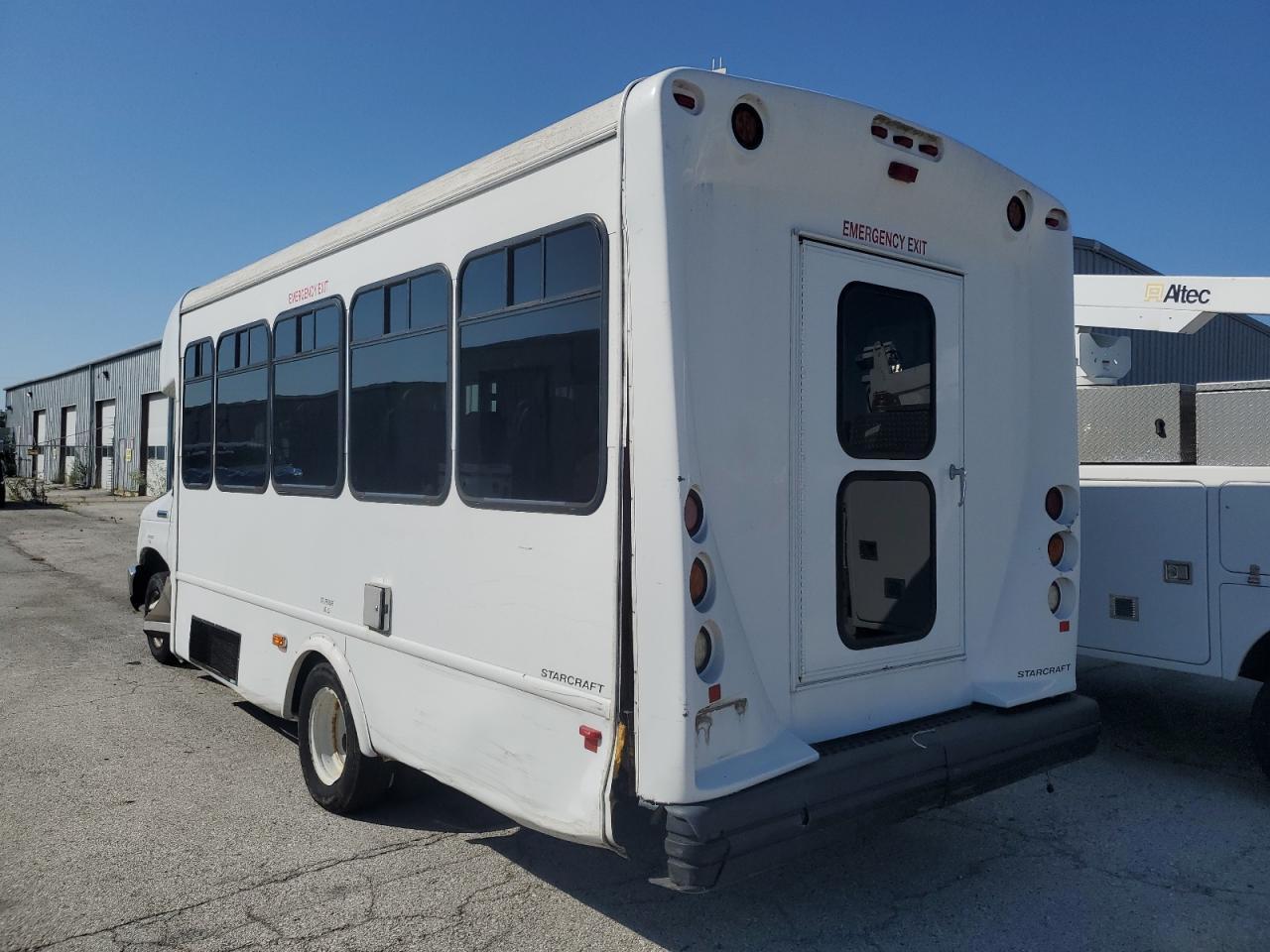 2016 Ford Econoline E450 Super Duty Cutaway Van