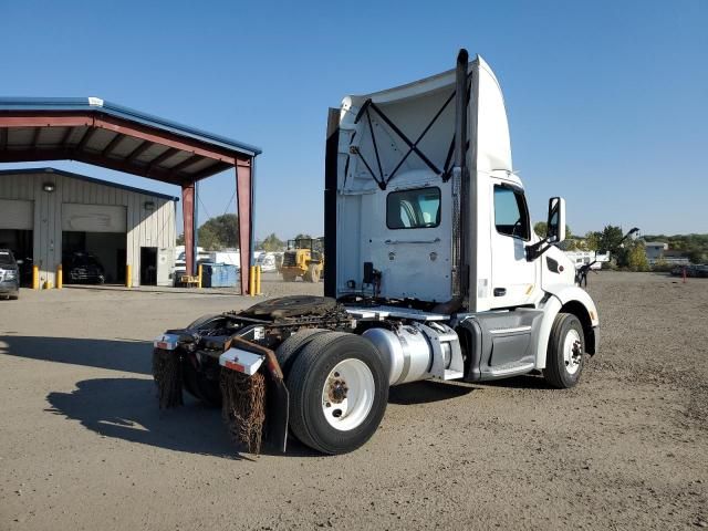 2017 Peterbilt Tractor 2017 Peterbilt 579 Semi Truck