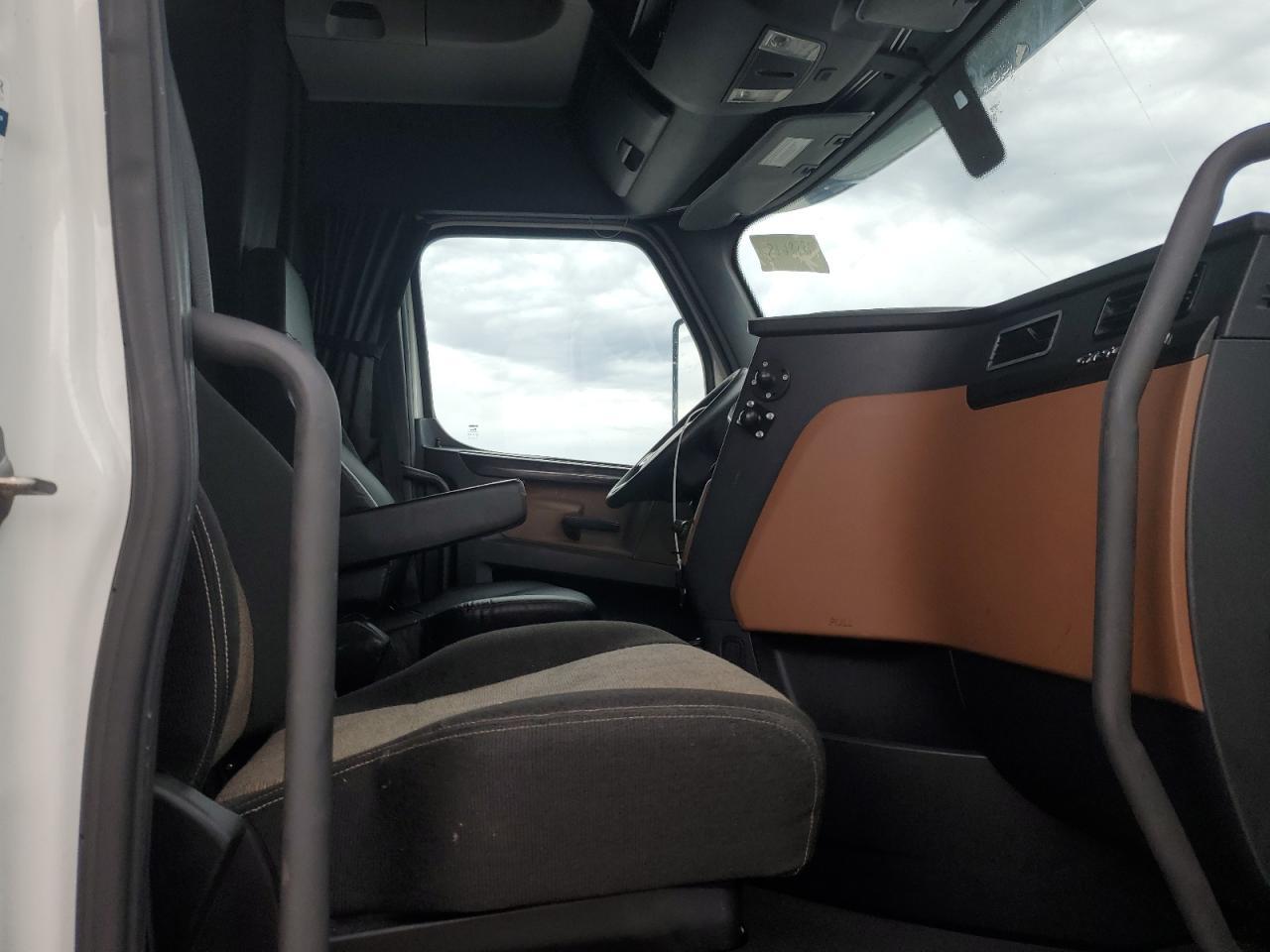 2021 Freightliner Cascadia 126 Semi Truck