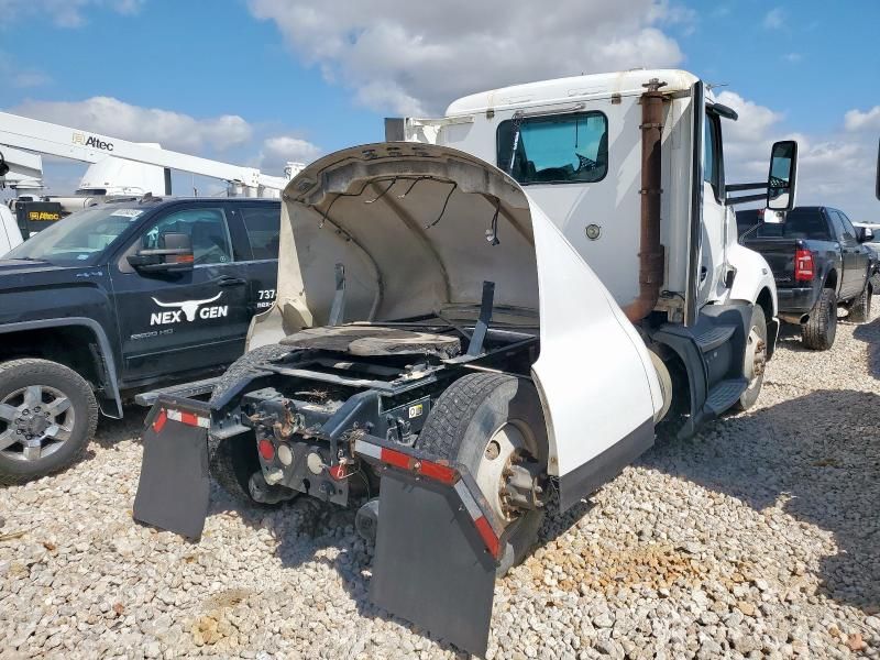 2016 Kenworth T680 Semi Truck