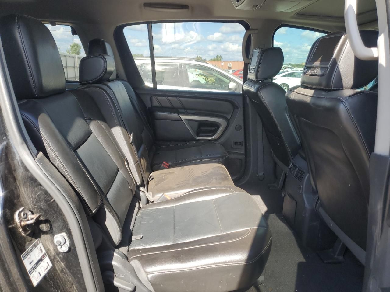 2015 Nissan Armada sv