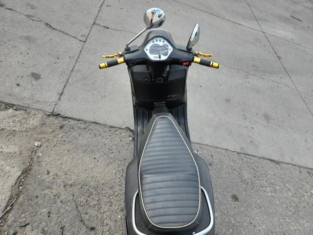 2013 Vespa GTS 300 Super