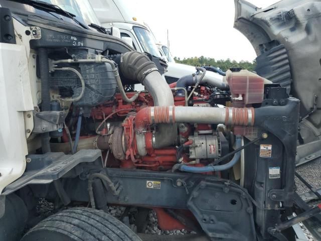 2015 Kenworth T680 Semi Truck
