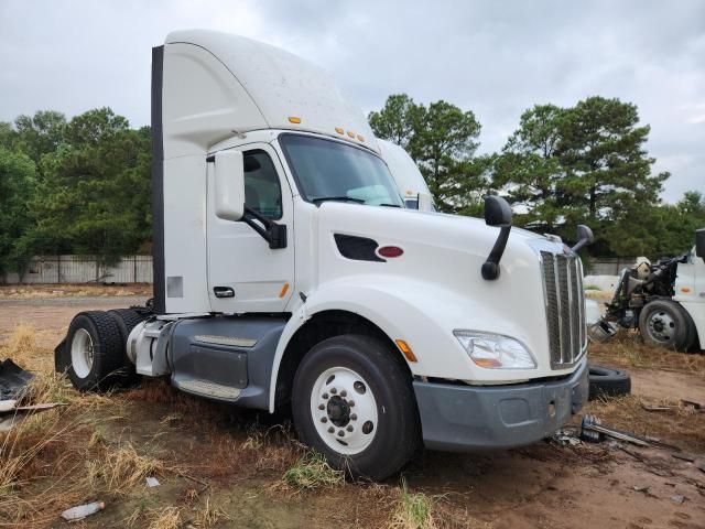 2017 Peterbilt Tractor 2017 Peterbilt 579 Semi Truck