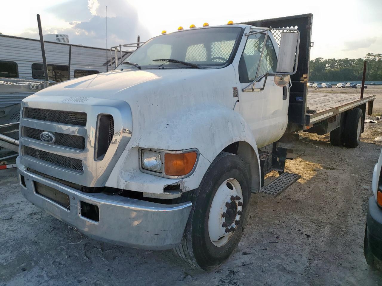 2006 Ford F650 Super Duty Flatbed Truck