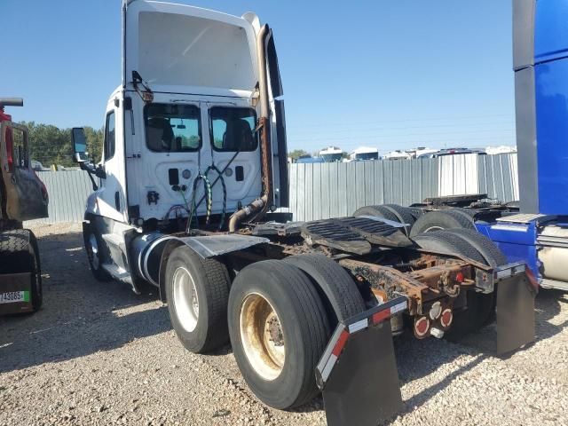 2015 Freightliner Cascadia Semi Truck