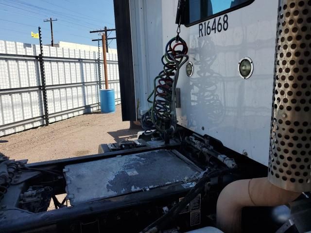 2015 Kenworth T680 Semi Truck