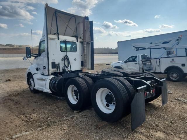 2014 Kenworth T680 Semi Truck