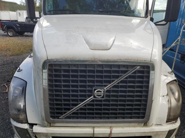 2008 Volvo VNL Semi Truck