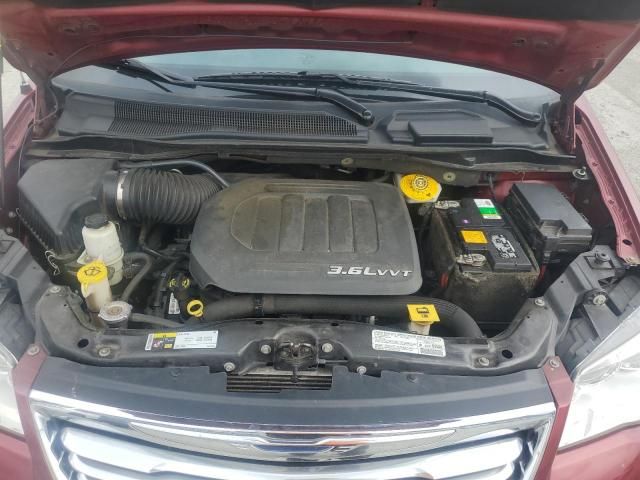 2013 Chrysler Town & Country Touring L