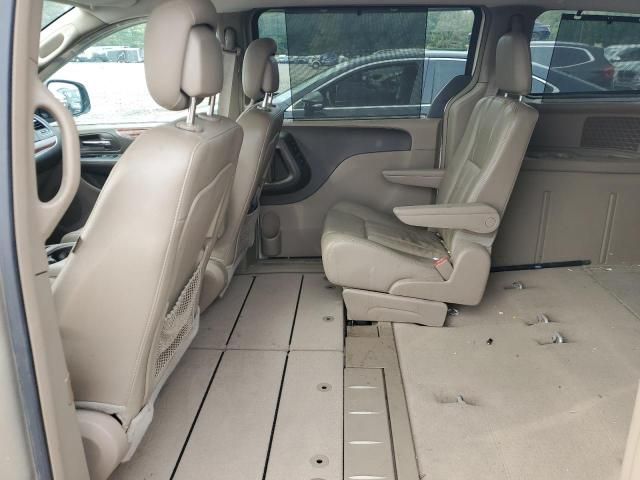 2013 Chrysler Town & Country Touring L