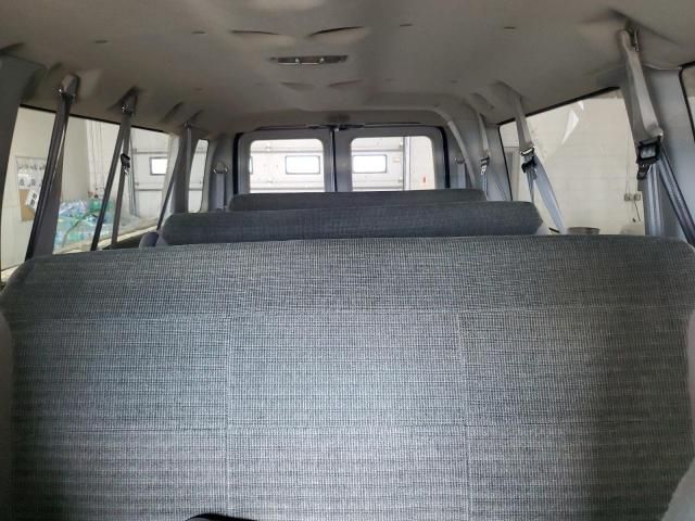 2004 Ford Econoline E350 Super Duty Wagon