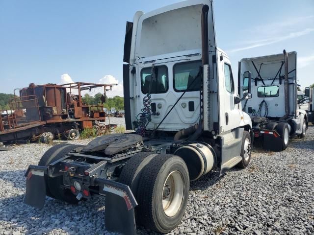 2015 Freightliner Cascadia Semi Truck