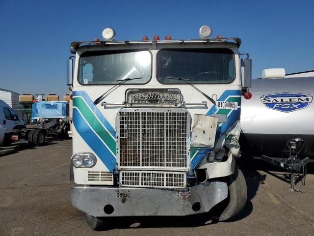 1982 Freightliner COE Semi Truck