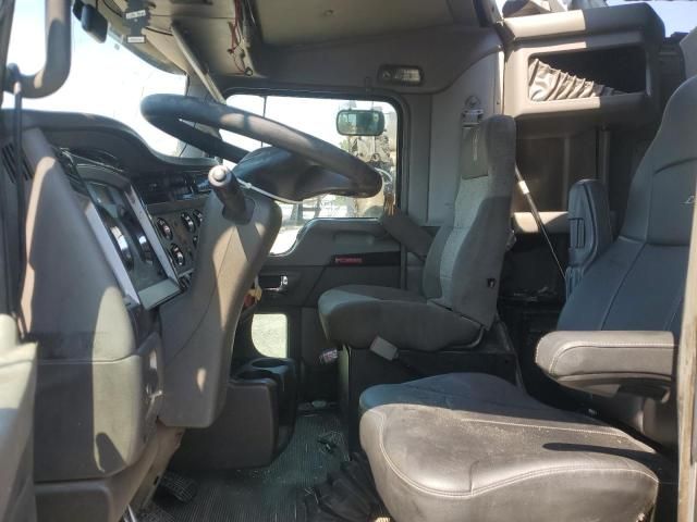 2014 Kenworth T800 Semi Truck