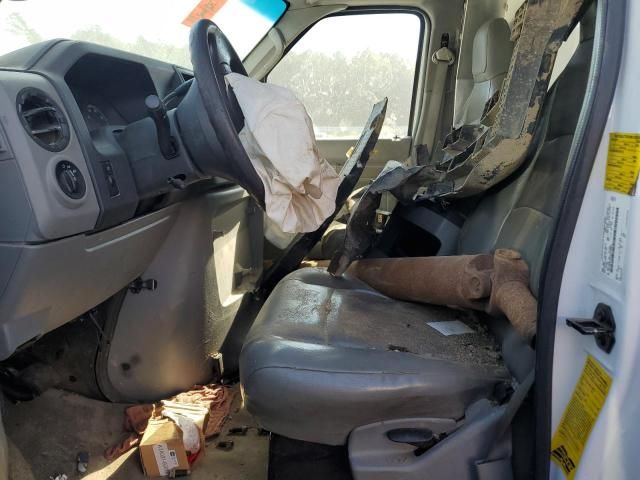2019 Ford Econoline E450 Super Duty Cutaway Van