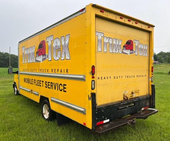 2010 GMC Savana Cutaway G3500