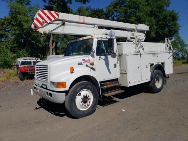 2001 International 4000 4700