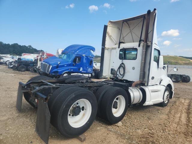 2014 Kenworth T680 Semi Truck
