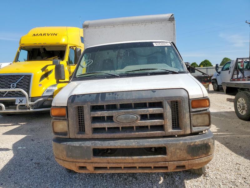 2014 Ford Econoline E350 Super Duty Cutaway Van