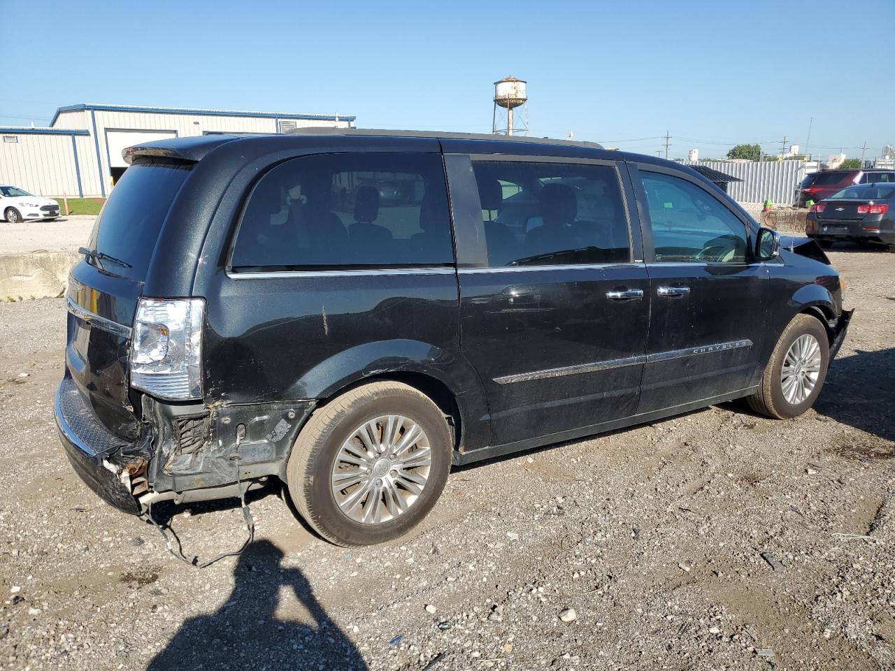 2013 Chrysler Town & Country Touring l