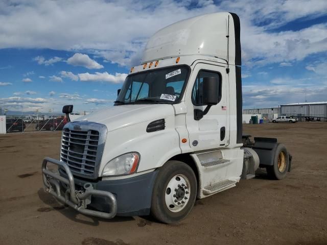 2015 Freightliner Cascadia 1-Trucks Semi Truck