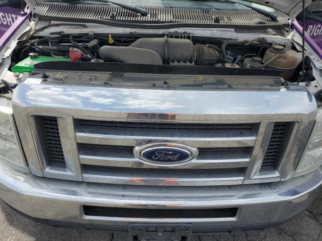 2016 Ford Econoline E450 Super Duty Cutaway Van