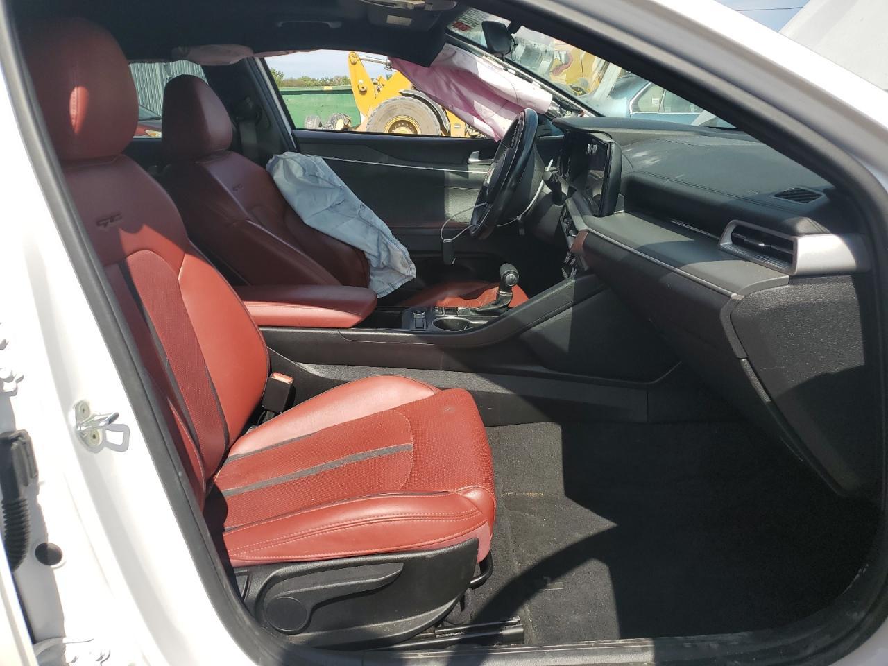 2022 KIA K5 gt Line
