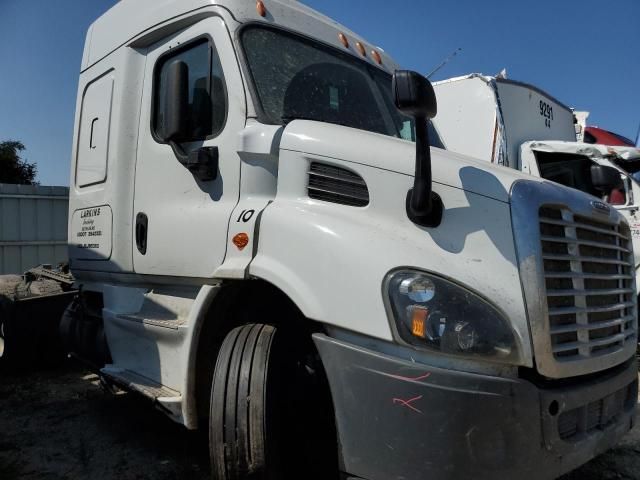 2018 Freightliner Cascadia 113 Semi Truck
