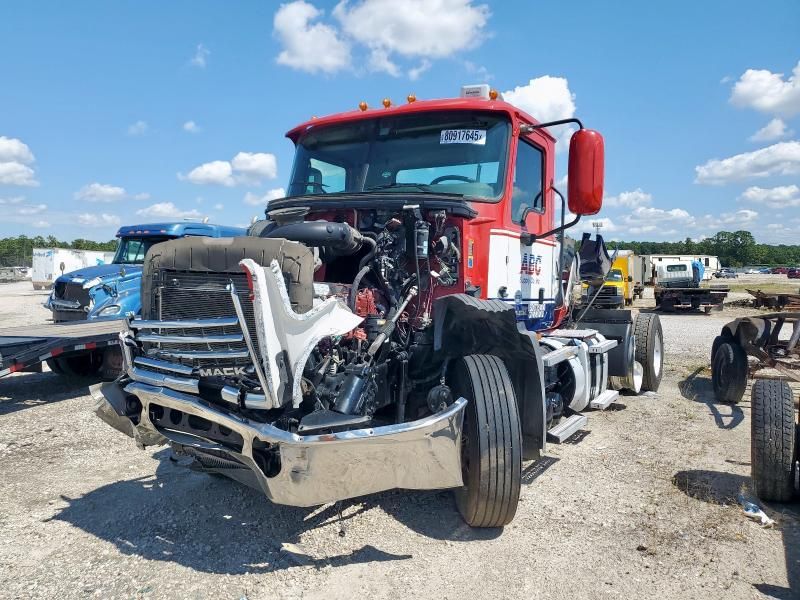 2018 Mack CXU613 Semi Truck