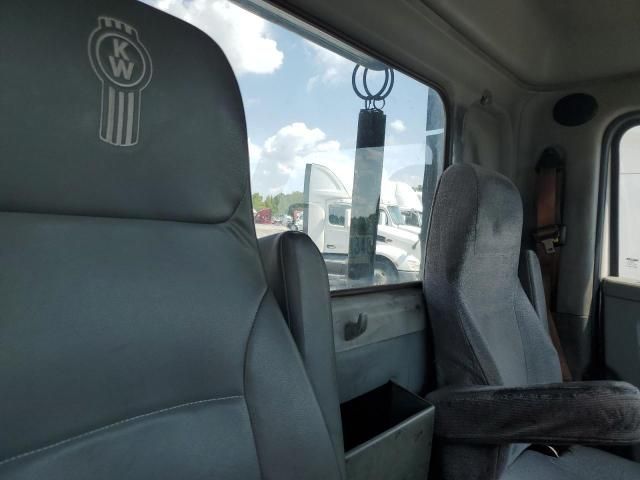 2015 Kenworth T680 Semi Truck