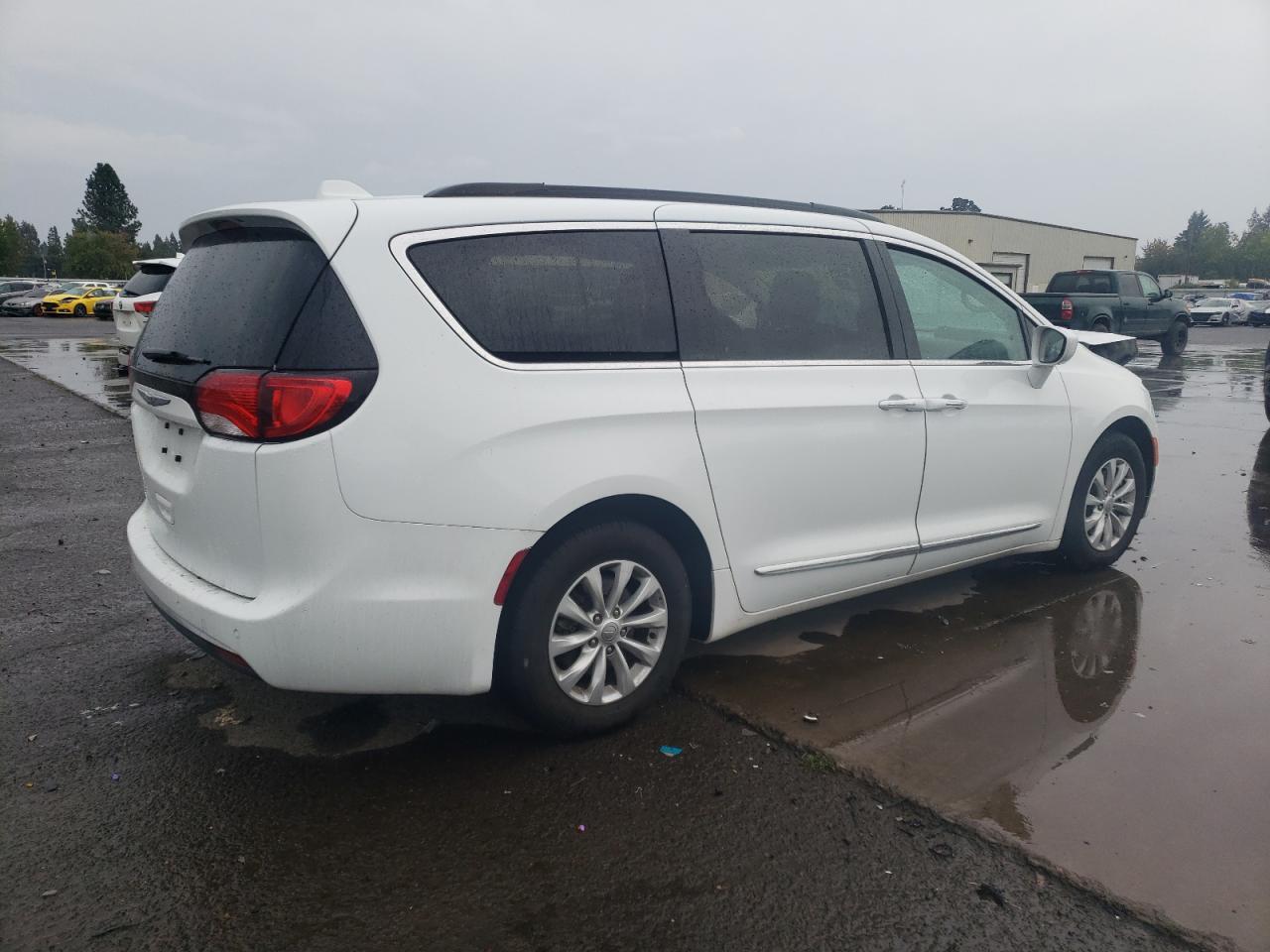 2017 Chrysler Pacifica Touring l