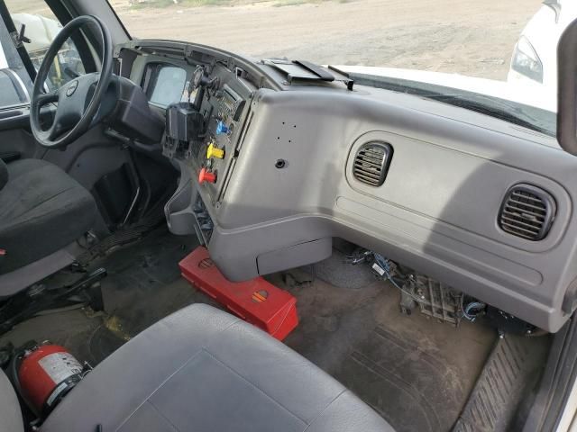 2015 Freightliner Business Class M2 Semi Truck