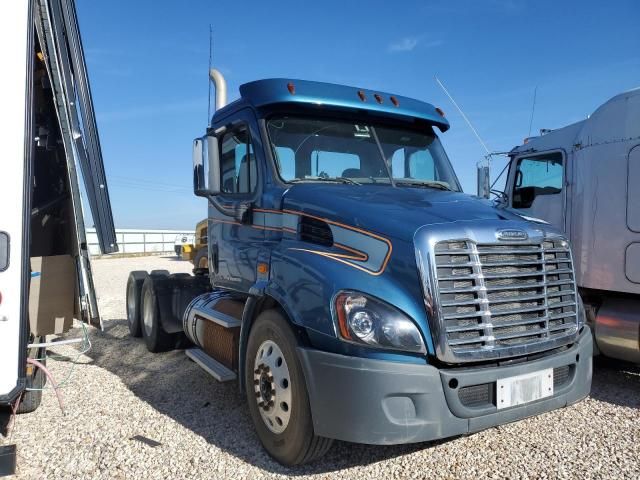 2014 Freightliner Cascadia 1-Semi Truck
