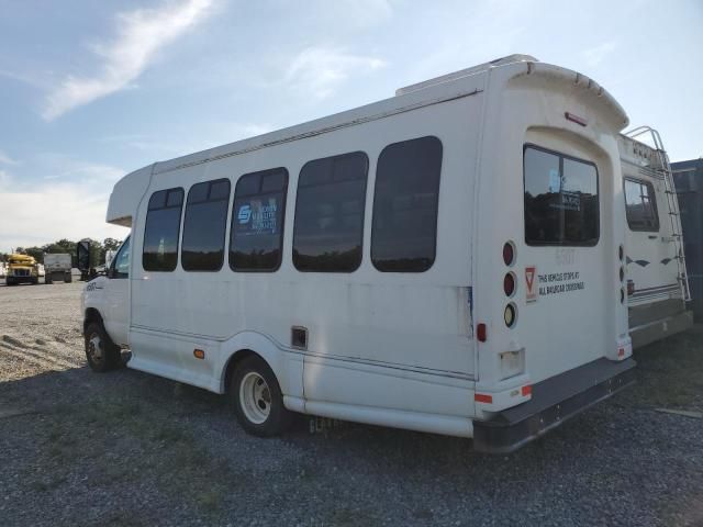 2011 Ford Econoline E450 Super Duty Cutaway Van