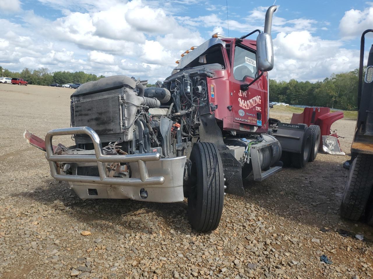 2016 Mack CHU613 Semi Truck