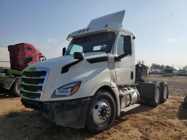 2018 Freightliner Cascadia 126 Semi Truck