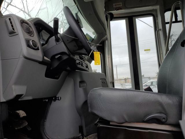 2024 Ford Econoline E450 Super Duty Cutaway Van
