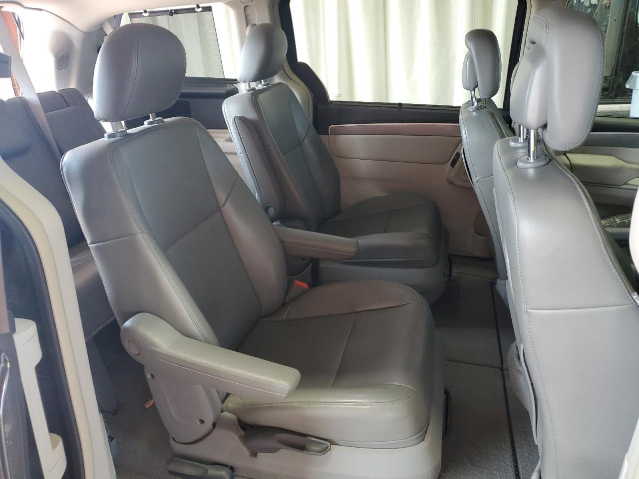 2011 Volkswagen Routan se