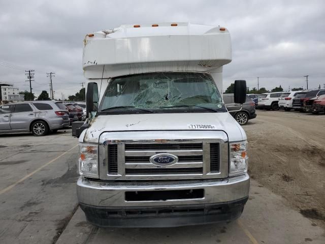 2024 Ford Econoline E450 Super Duty Cutaway Van