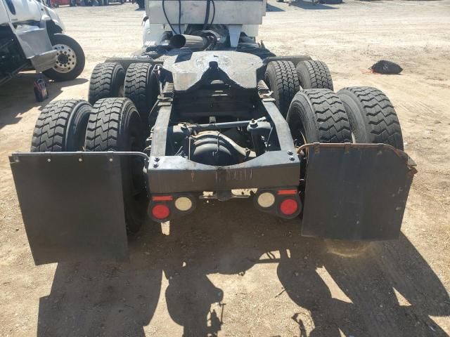 2013 Peterbilt Tractor 2013 Peterbilt 386 Semi Truck