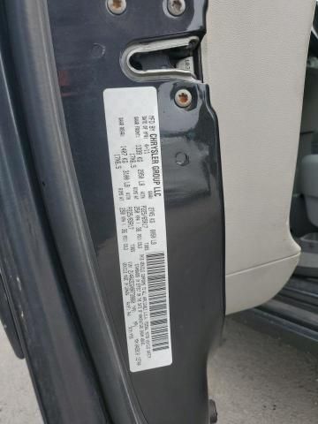 2011 Volkswagen Routan SE
