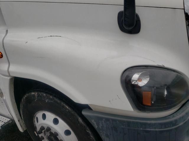 2018 Freightliner Cascadia 125 Semi Truck