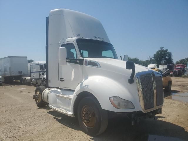 2015 Kenworth T680 Semi Truck