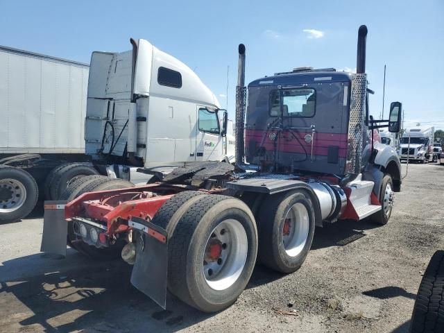 2017 Kenworth T880 Semi Truck
