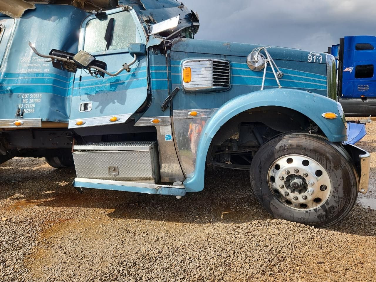 2016 Freightliner Coronado Semi Truck