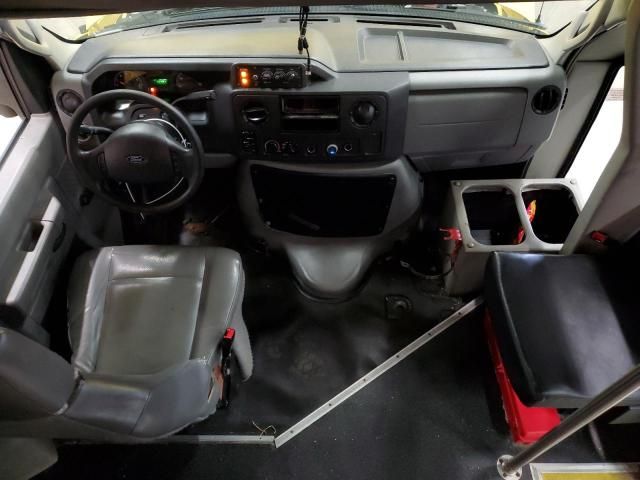 2019 Ford Econoline E450 Super Duty Cutaway Van