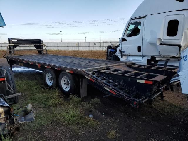 2015 Diamond T 10225SWF Equipment Trailer