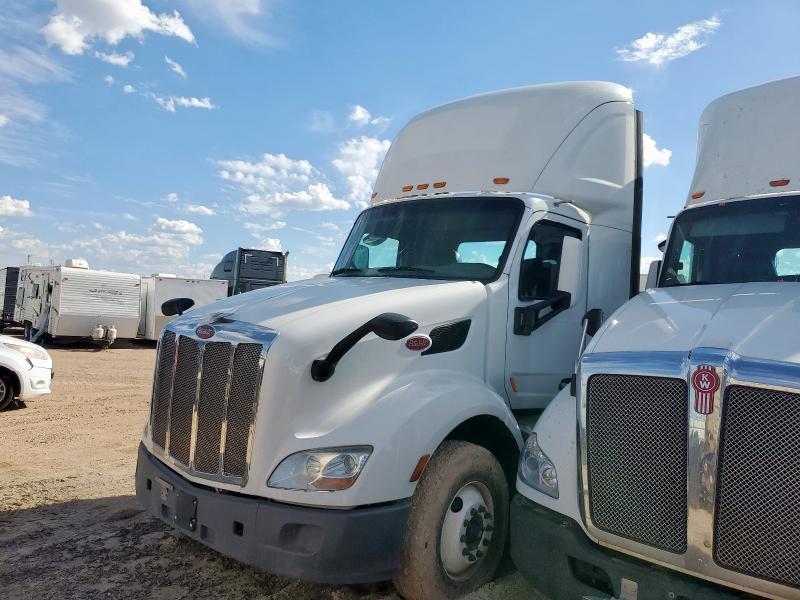 2020 Kenworth T680 Semi Truck